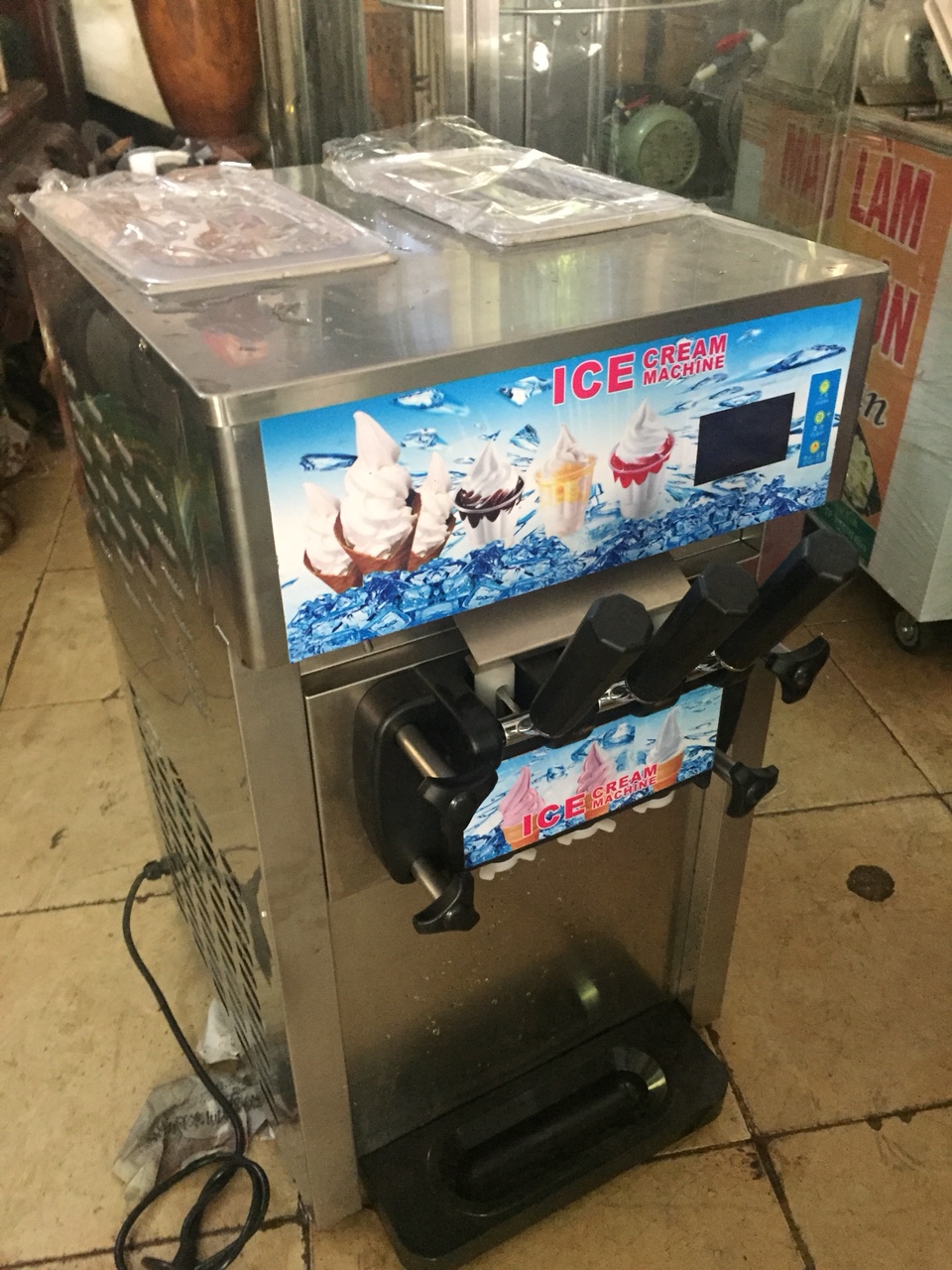 máy làm kem tươi ( 3 vòi mini )